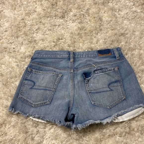 Womens American Eagle Distressed ripped Jean shorts Size 6 - Picture 4 of 5